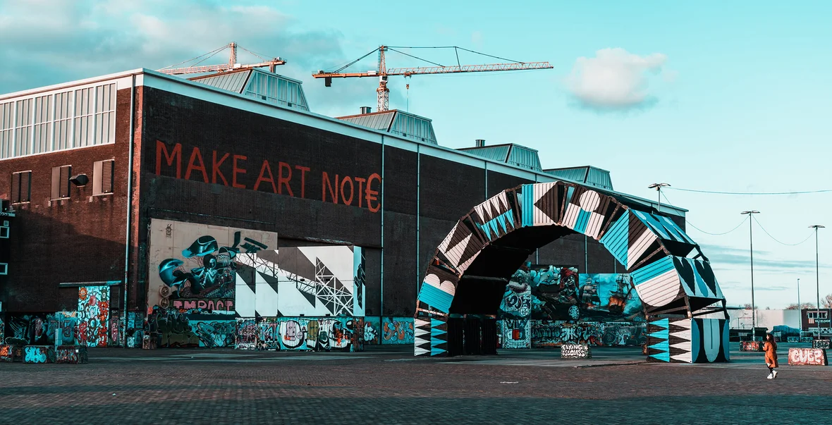 Een creatieve plek die je niet wilt missen in Amsterdam Noord: de NDSM-Werf